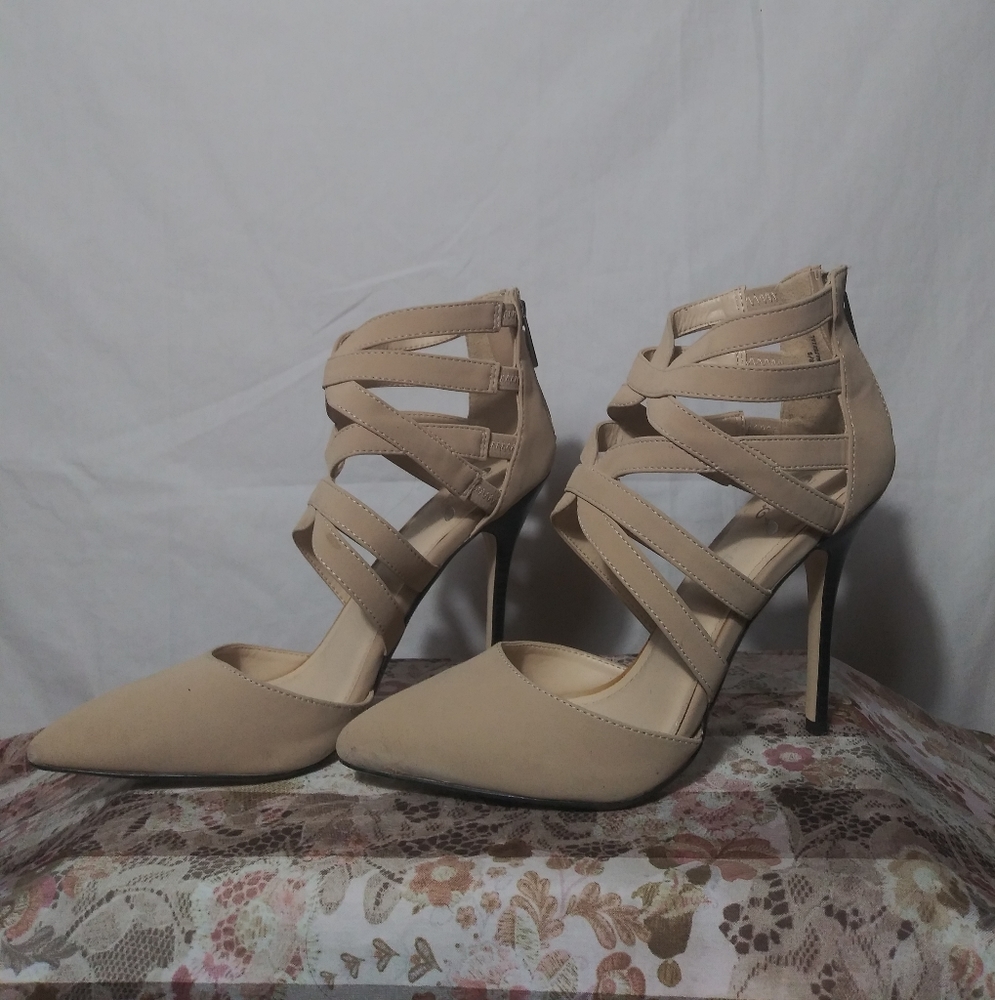 Heels - Picture 2 of 4